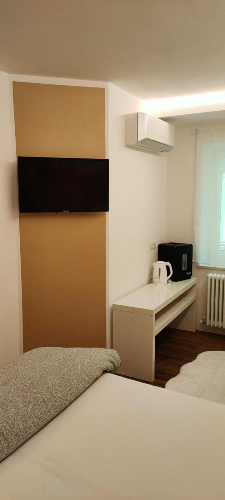 Casa Pitem Bed and Breakfast Torbole Sul Garda Rum bild