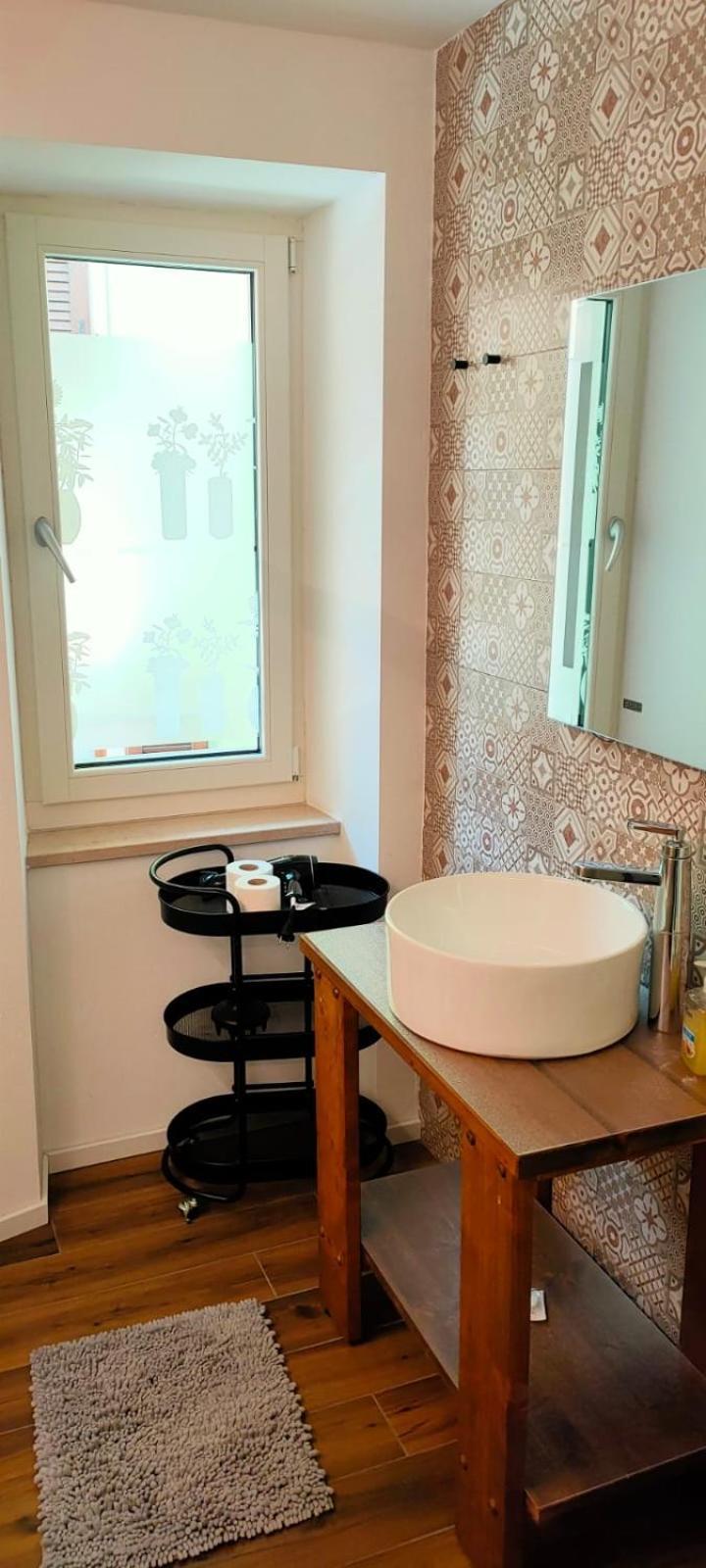 Casa Pitem Bed and Breakfast Torbole Sul Garda Rum bild