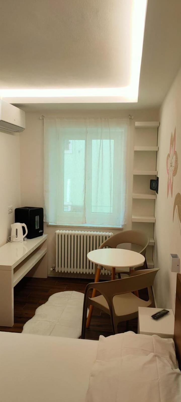 Casa Pitem Bed and Breakfast Torbole Sul Garda Rum bild