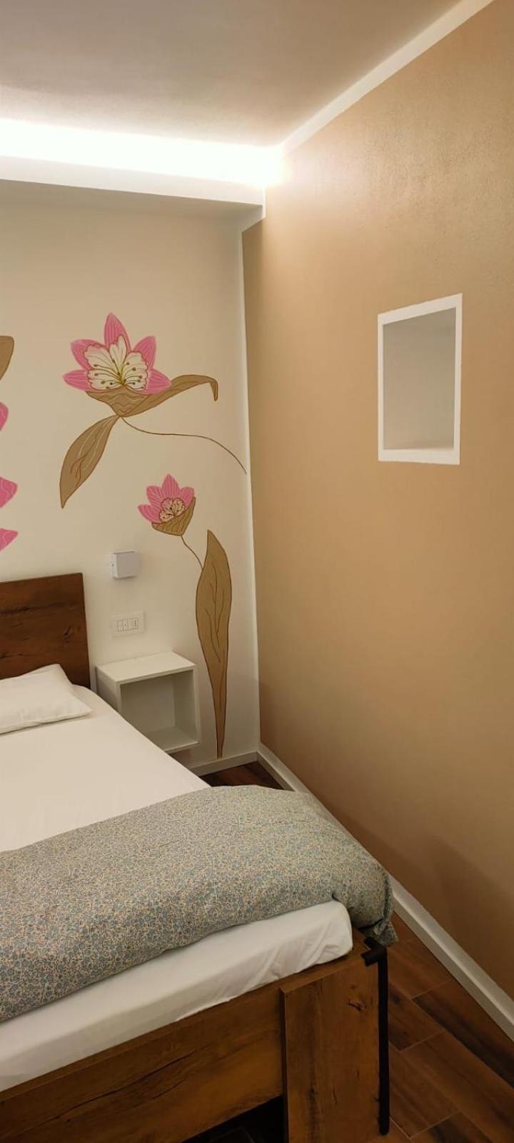 Casa Pitem Bed and Breakfast Torbole Sul Garda Rum bild