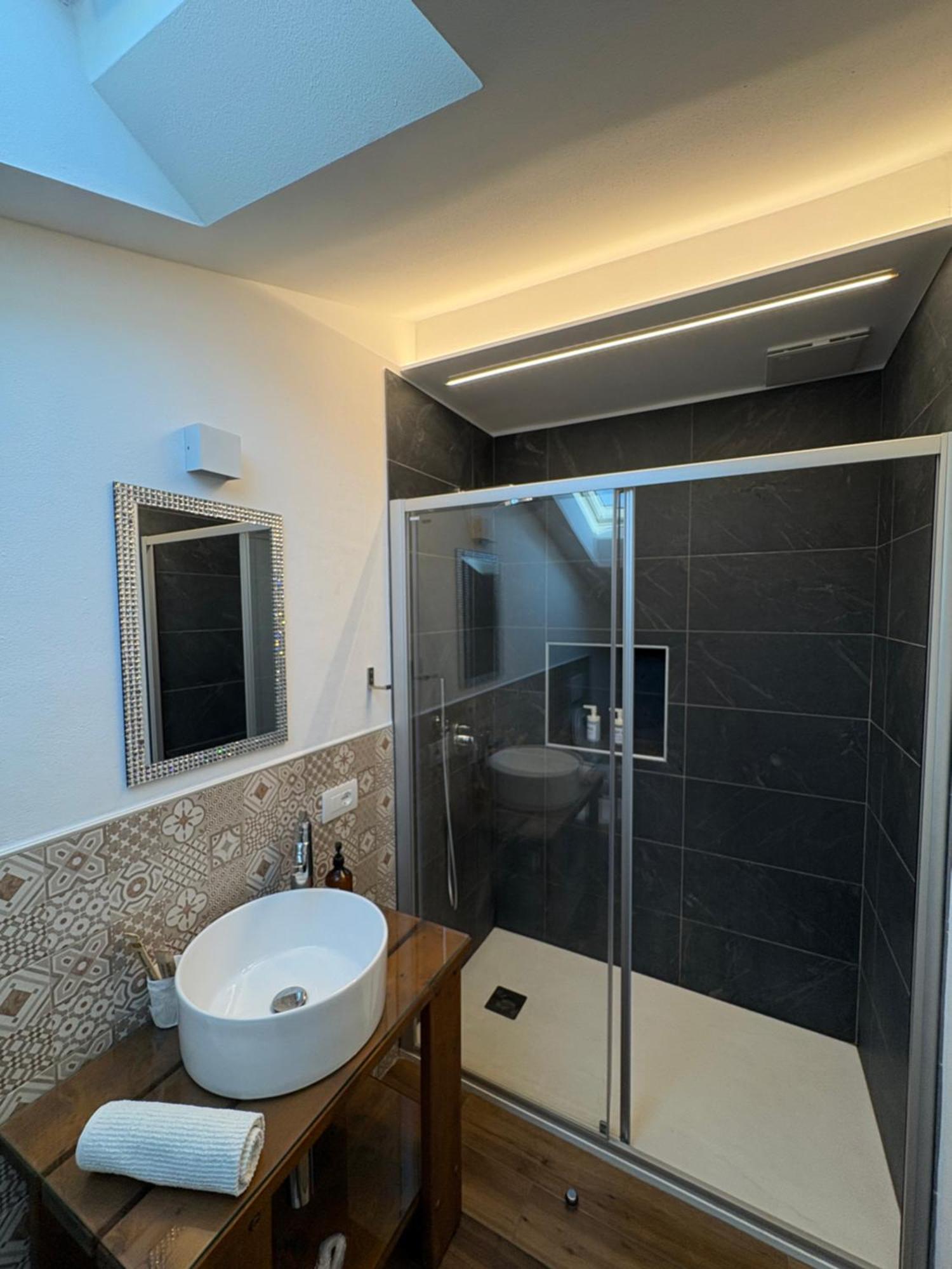 Casa Pitem Bed and Breakfast Torbole Sul Garda Rum bild
