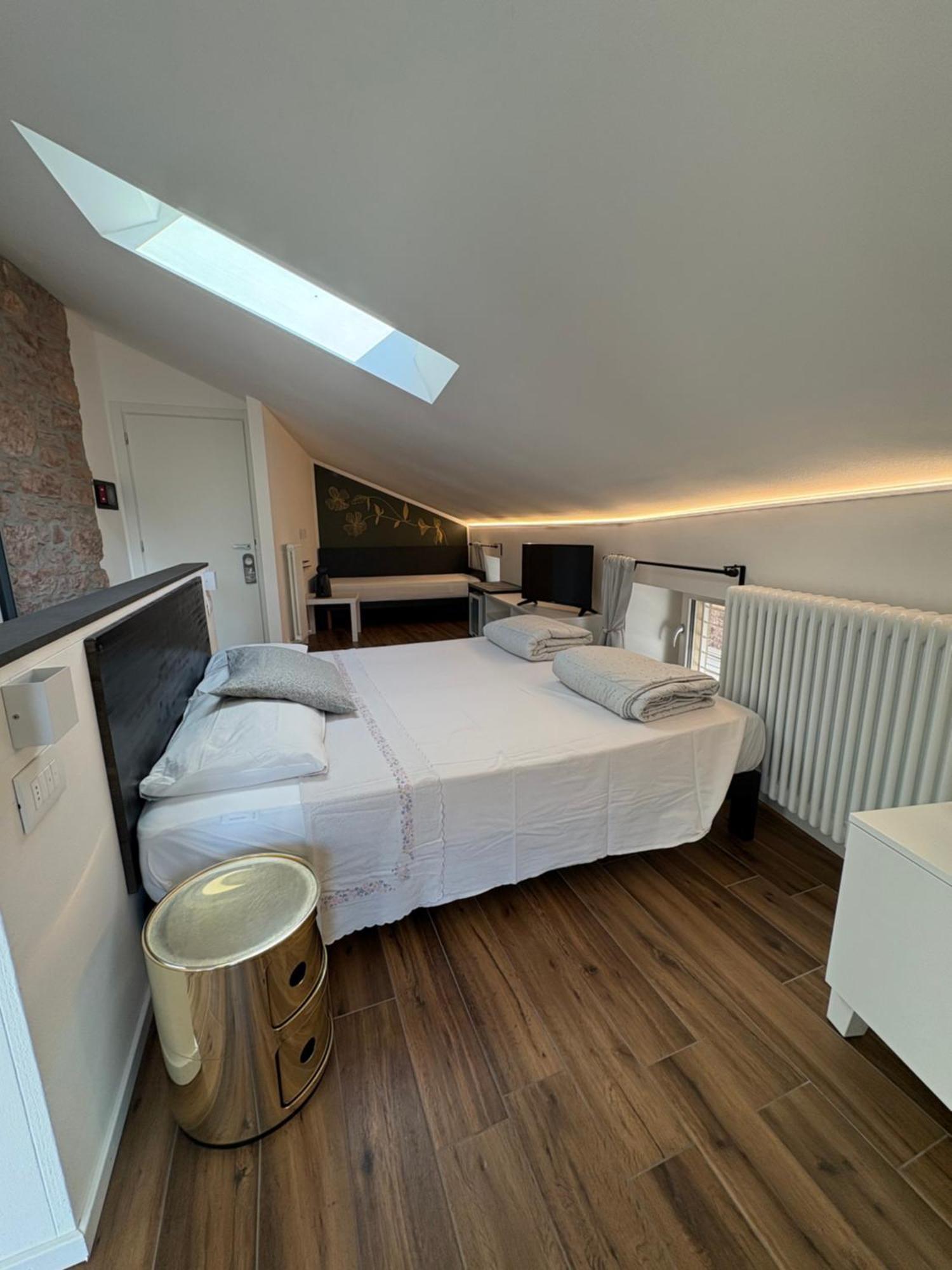 Casa Pitem Bed and Breakfast Torbole Sul Garda Rum bild