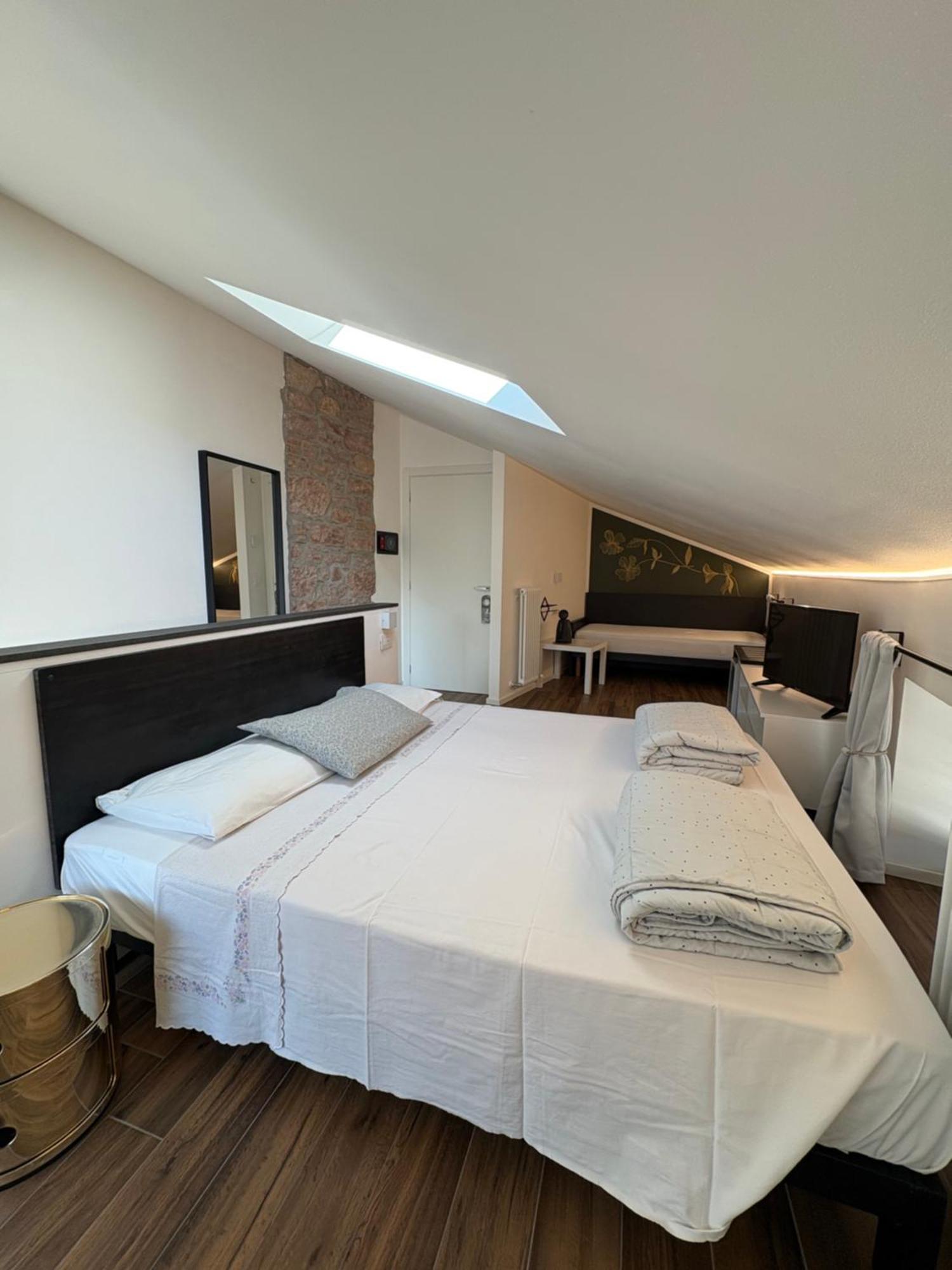 Casa Pitem Bed and Breakfast Torbole Sul Garda Rum bild