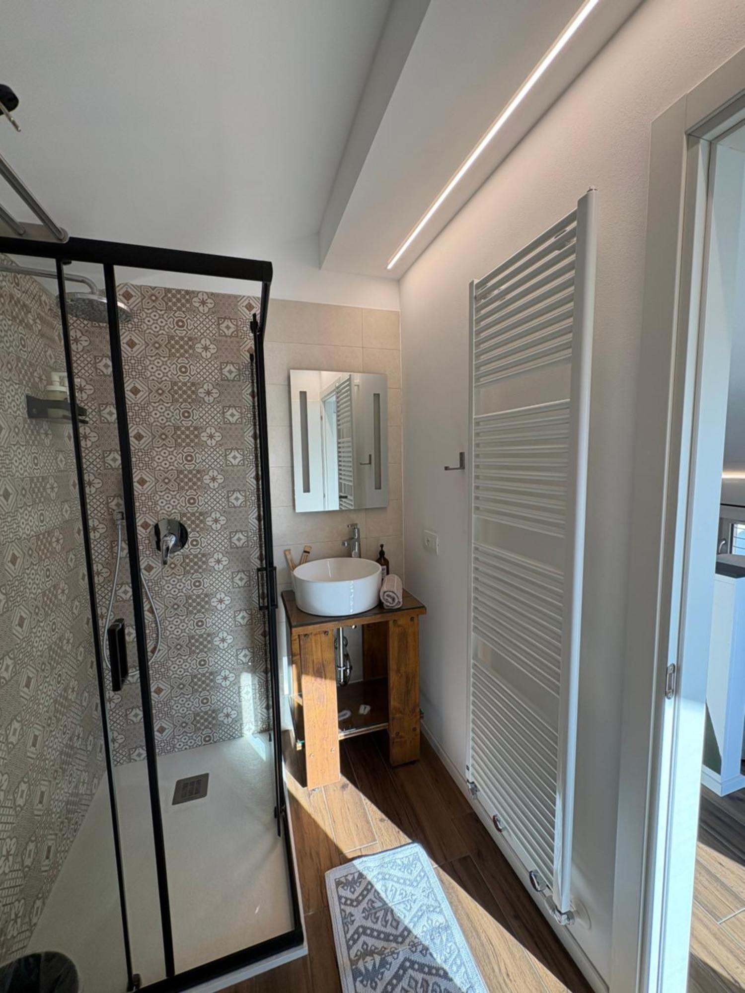 Casa Pitem Bed and Breakfast Torbole Sul Garda Rum bild