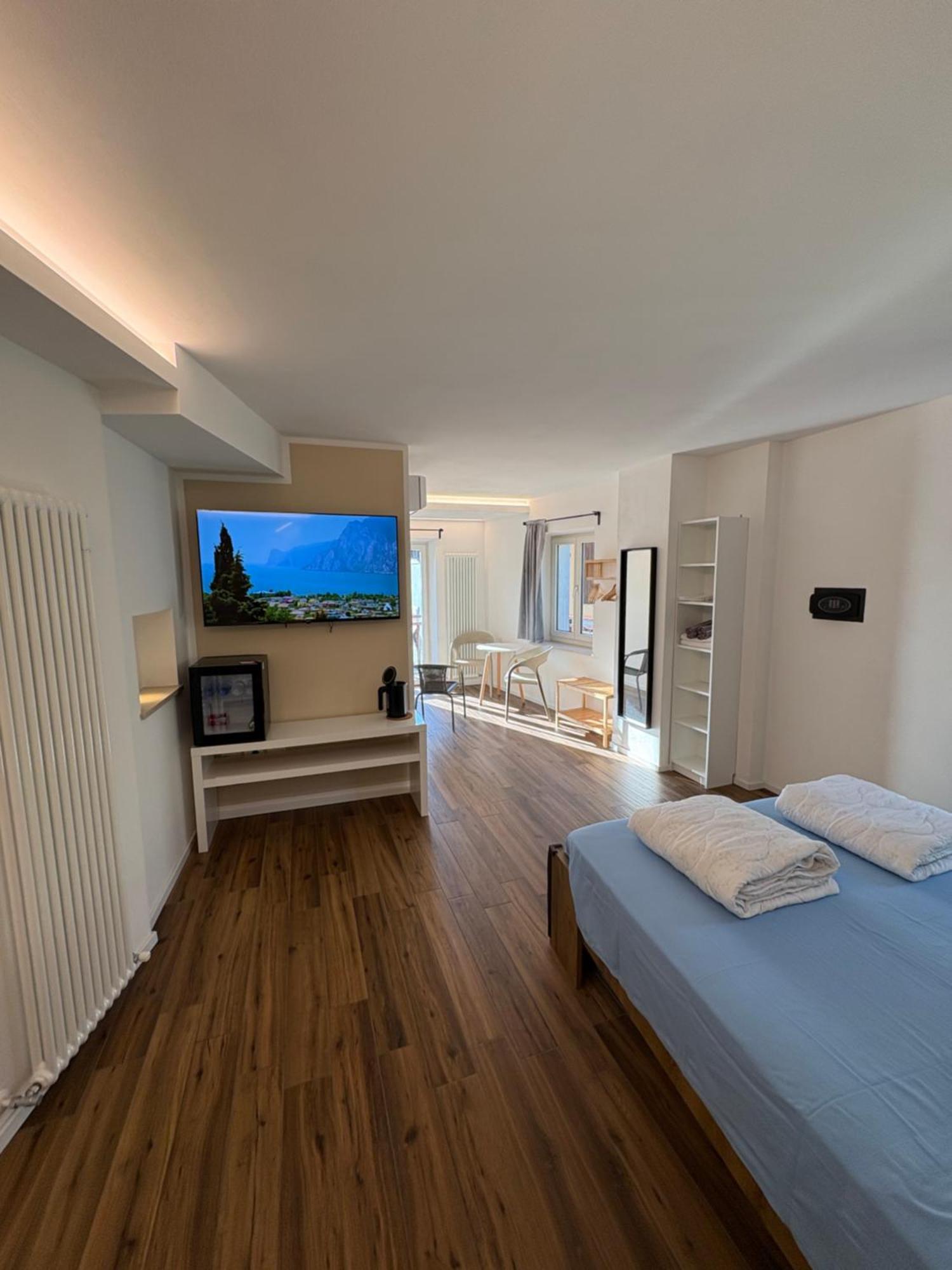 Casa Pitem Bed and Breakfast Torbole Sul Garda Rum bild