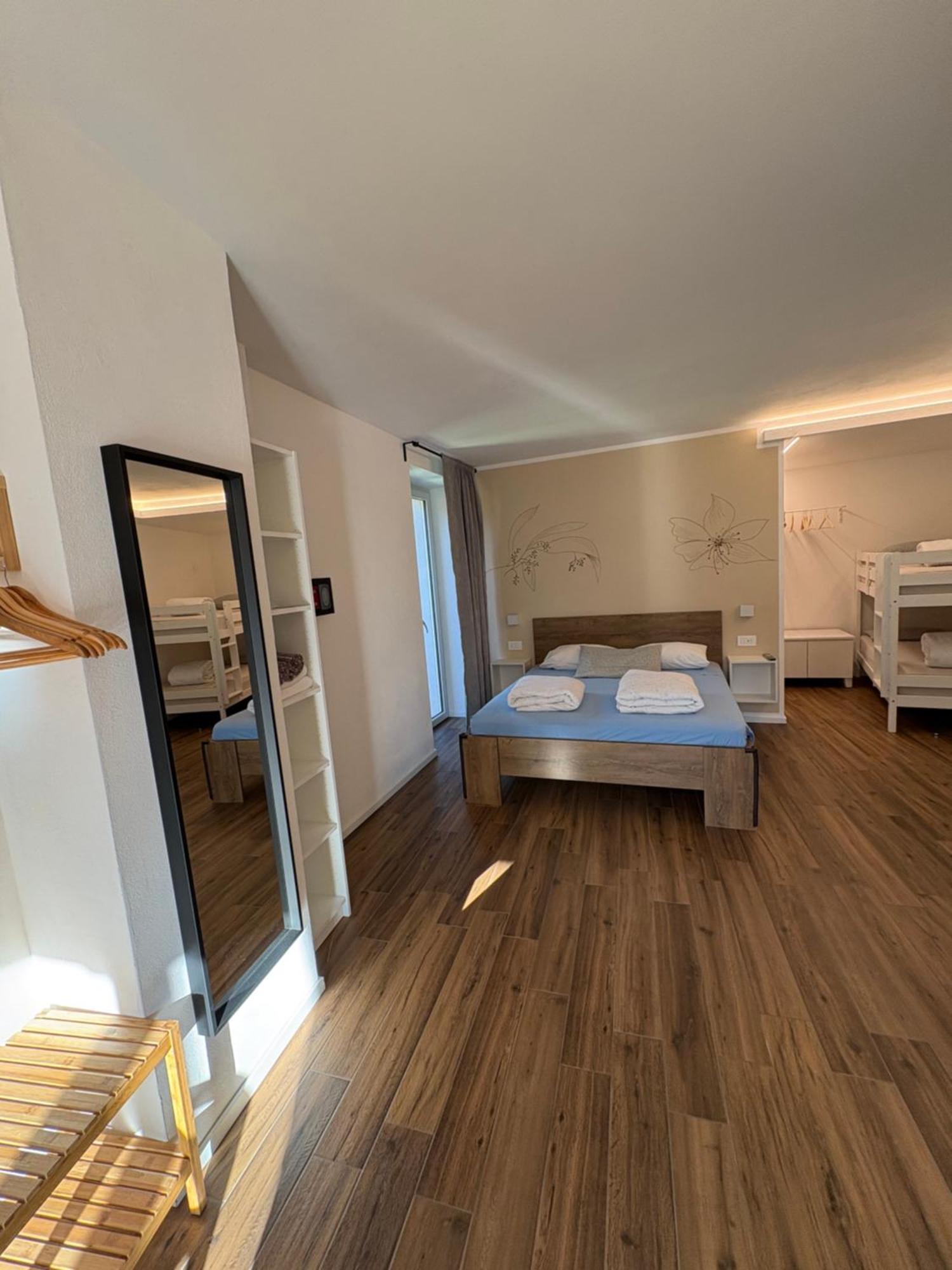Casa Pitem Bed and Breakfast Torbole Sul Garda Rum bild